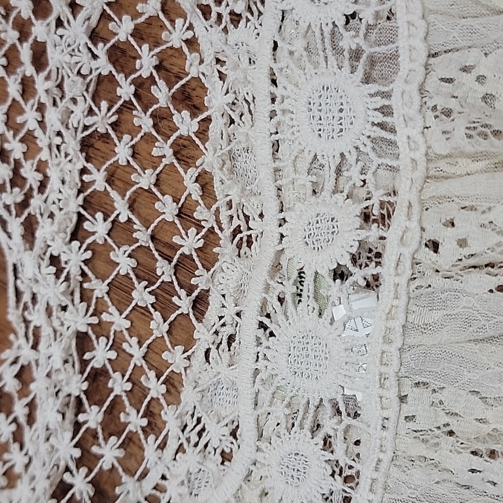 3/$10 *Vivid Co Lace Batwing Blouse - Picture 9 of 10